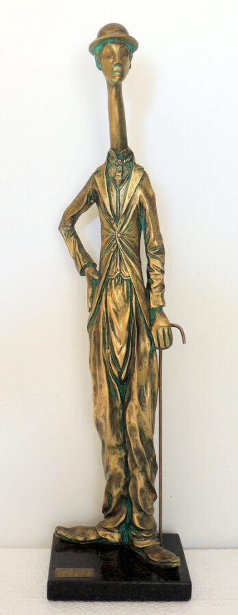 Aemer Peleme - Charles Chaplin - Escultura em Resina com Pintura Italiana que simula Bronze - 51 cm de altura
